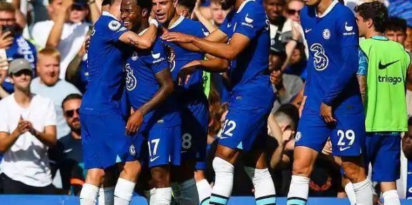 曼联压哨租借遭拒！24岁铁腰无缘加盟，中场危机何解？