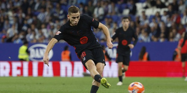 弗里克怒斥巴萨高层：拒绝卖掉3名巨星，球迷震惊